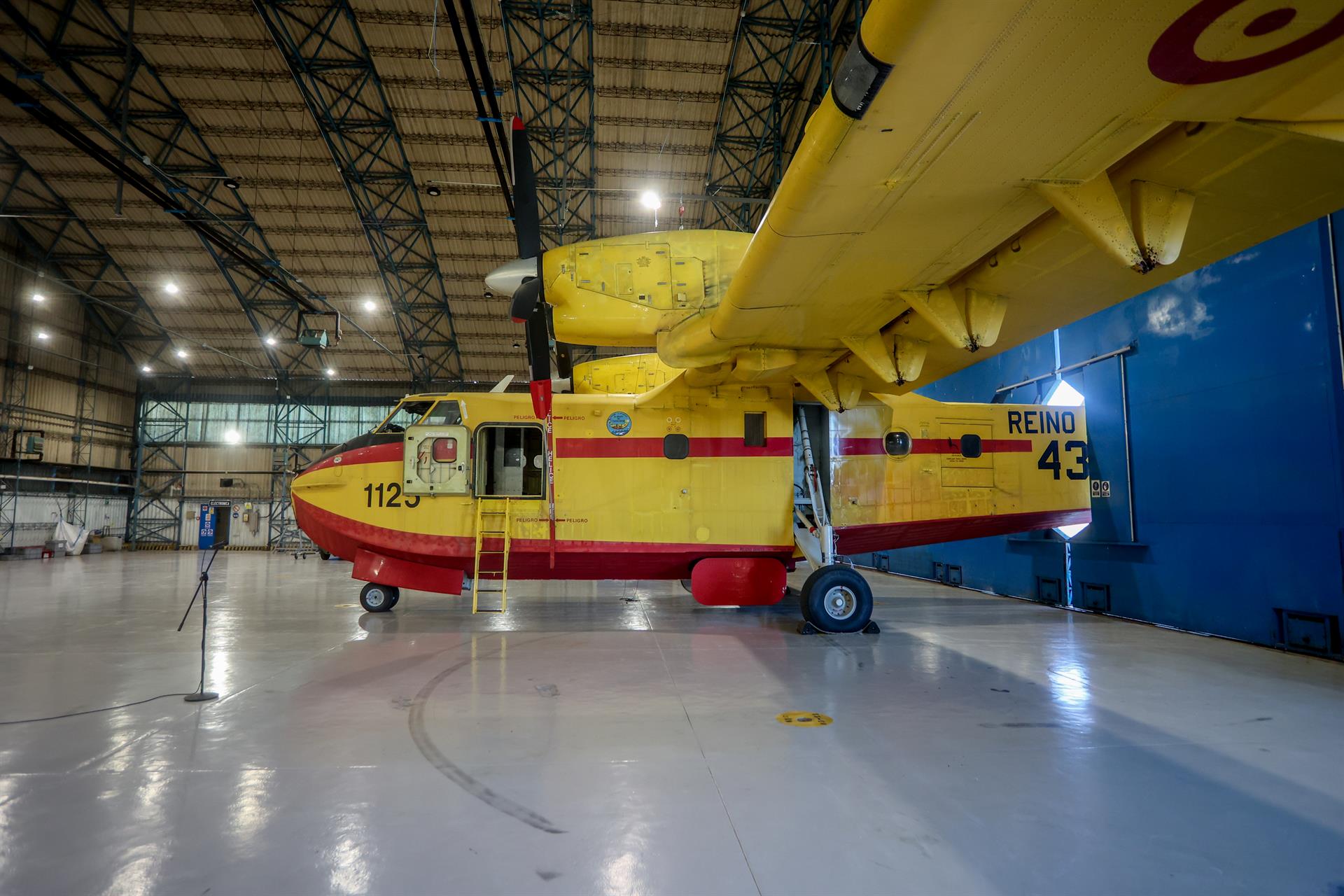 Helicóptero en base aérea