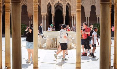 Turistas Alhambra Granada