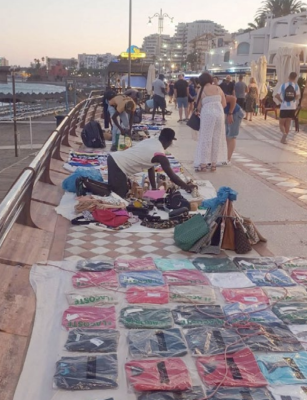 Venta ambulante en el Paseo Marítimo