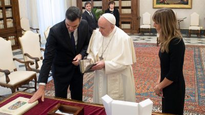 Papa Francisco y Pedro Sanchez