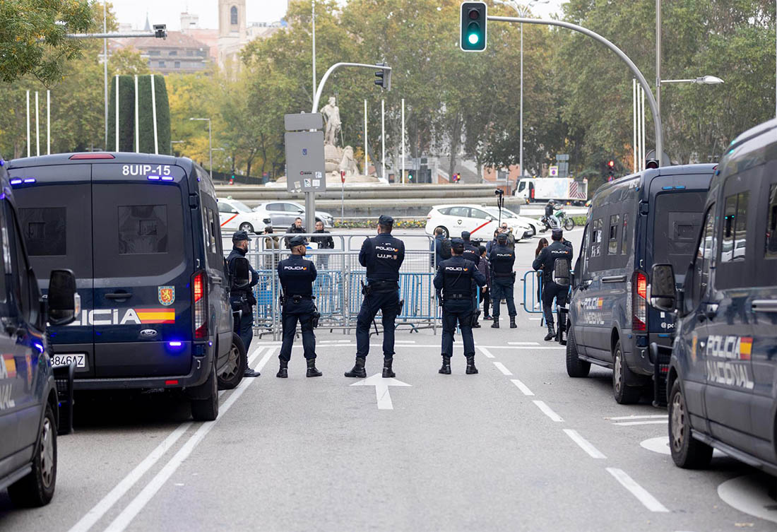 policías le mordaza