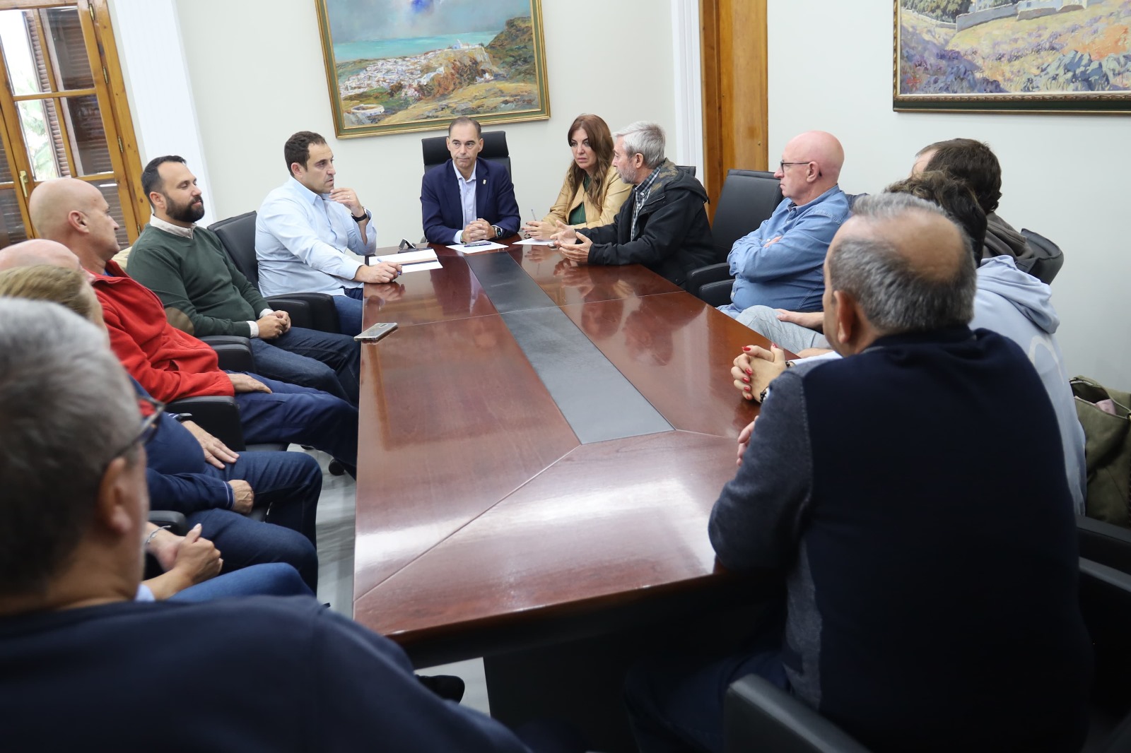 Reunión del alcalde de Benalmádena con trabajadores de Tivoli