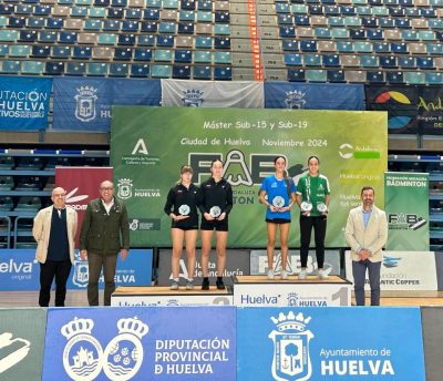 Alba Moriel y Ana Agua, del Club Bádminton Benalmádena, en el Master de Huelva