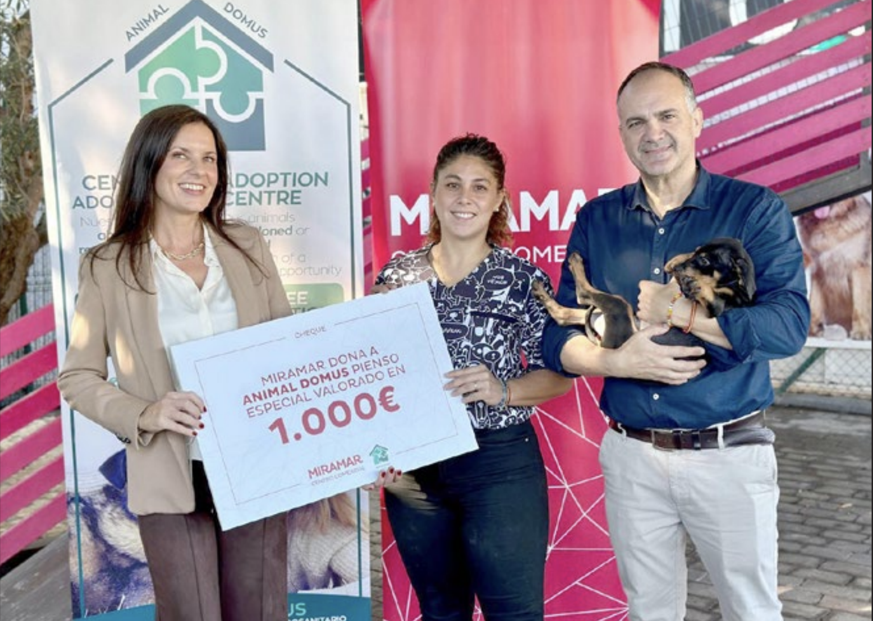 El edil de Sanidad de Fuengirola, Francisco Javier García Lara, visita Animal Domus