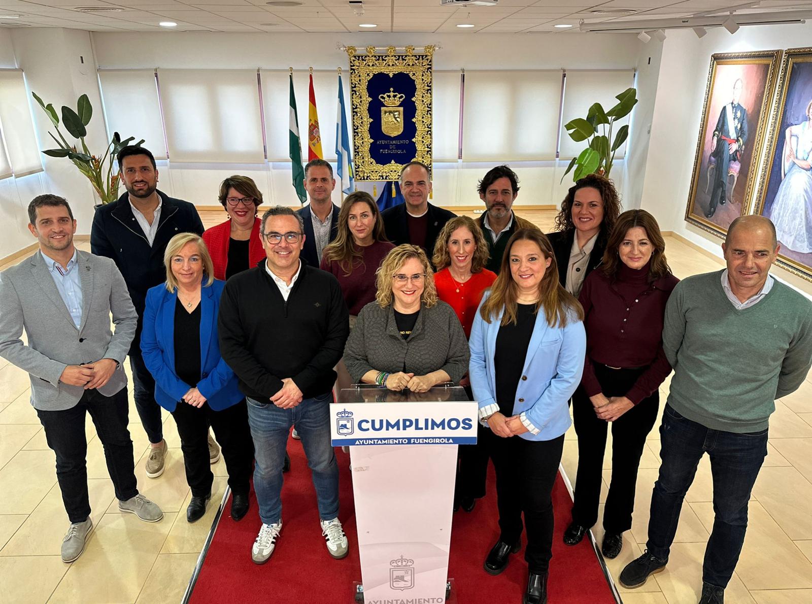 La alcaldesa de Fuengirola, Ana Mula, junto a su equipo de Gobierno