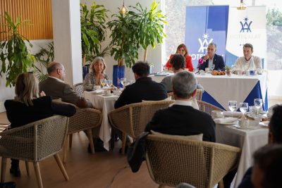 Reunión del alcalde de Benalmádena con el sector hotelero