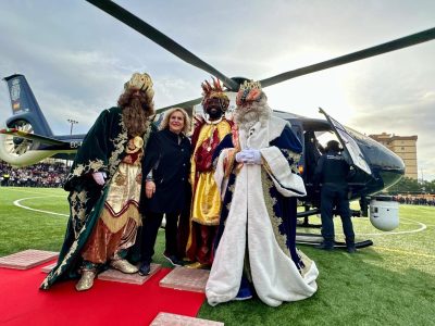 Los Reyes Magos llegan a Fuengirola en helicóptero