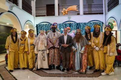 Los Reyes Magos visitan el Ayuntamiento de Benalmádena