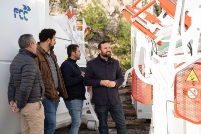 El edil de RSU en Benalmádena recibe las nuevas compactadoras de basura