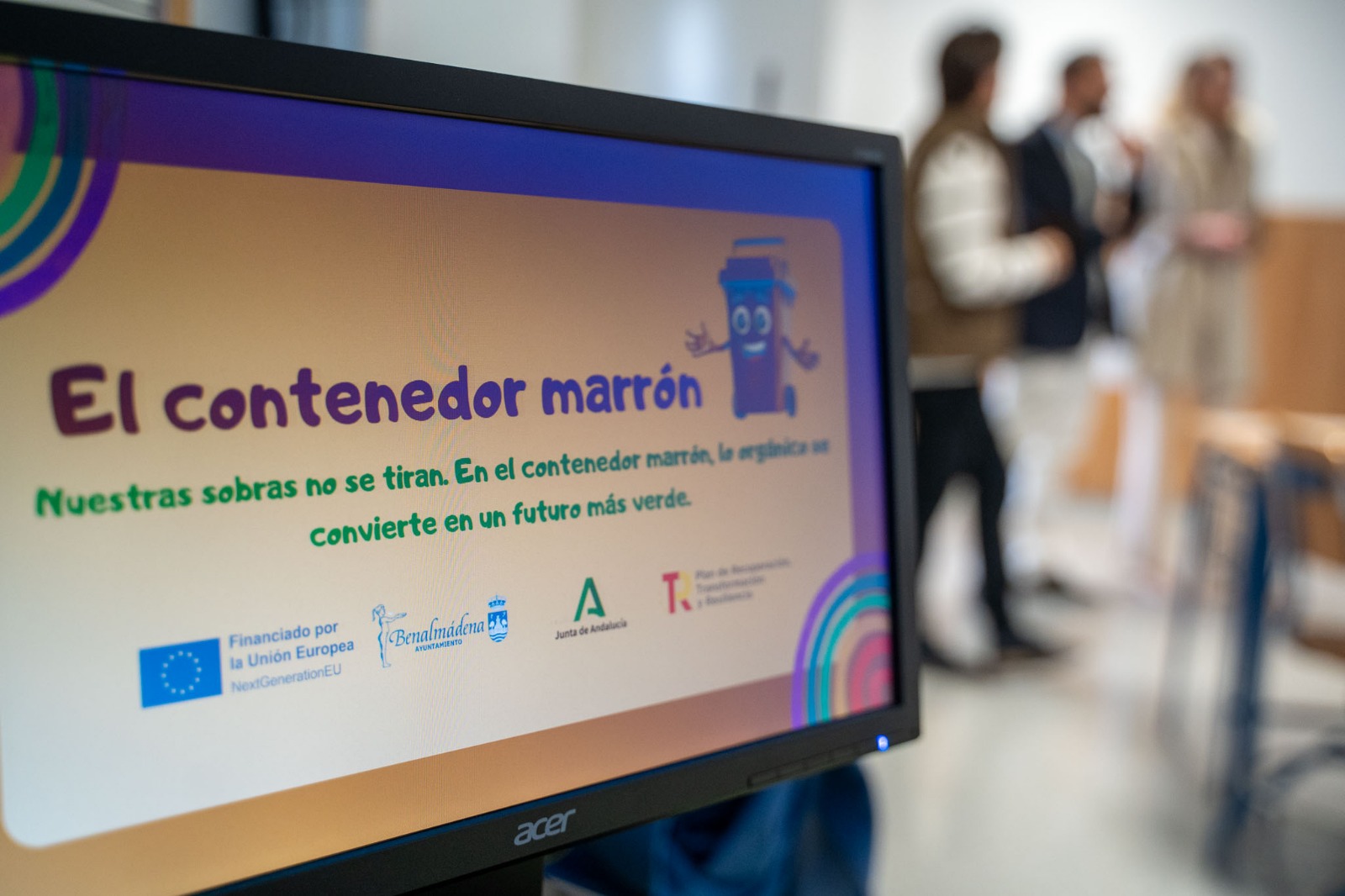 Campaña sobre el contenedor marrón en Benalmádena