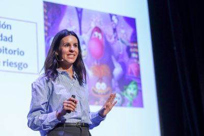 La psicóloga Sara González en la Jornadas de Adolescencia de Benalmádena