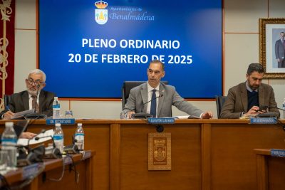 Alcalde de Benalmádena preside pleno de febrero