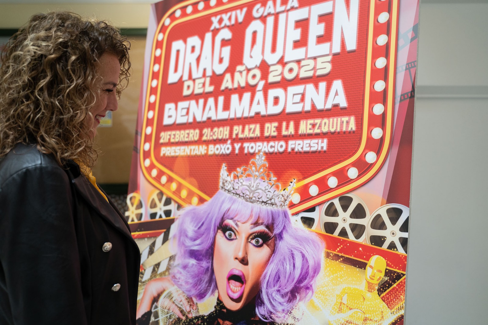 Yolanda Peña presenta la Gala Drag Queen de Benalmádena