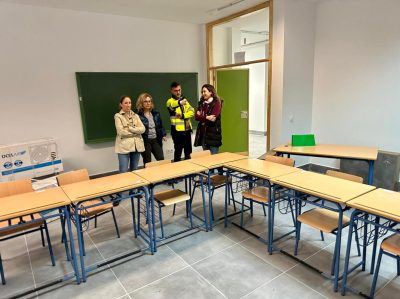 La alcaldesa de Fuengirola visita las obras en el Colegio Andalucía