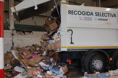 vehículo recogida papel carton